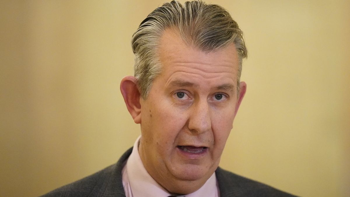 Severoirský ministr nařídil ukončit pobrexitové hraniční kontroly potravin